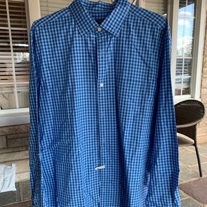 Gently used vineyard vines classic fit XL
